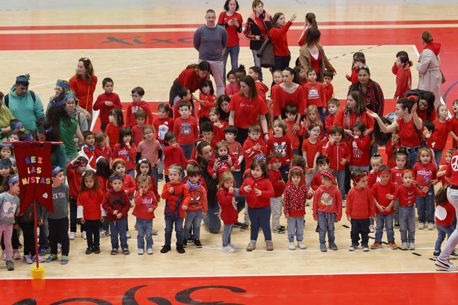 «Mandilones de colores» clama en Gijón por la diversidad y paz: en imágenes