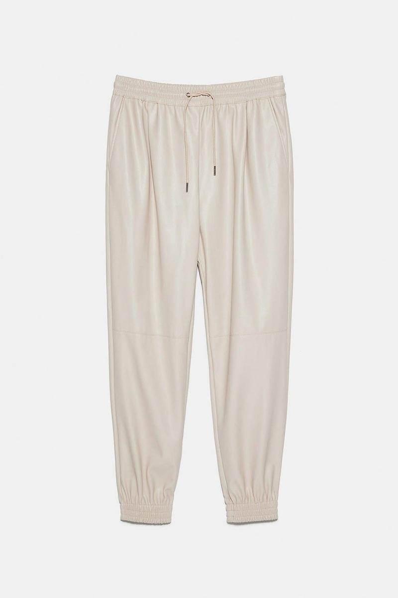 Pantalón jogger de Zara (Precio: 25,95 euros)