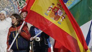 Laura Orgué, desfilant aquest diumenge en la clausura de Sotxi com abanderada.