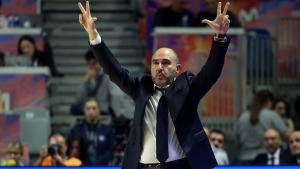 Chus Mateo celebra un triple de su equipo en el duelo de cuartos de final ante el UCAM Murcia