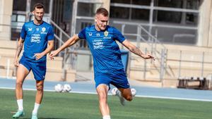 Último entrenamiento del Almería antes de recibir al Valencia