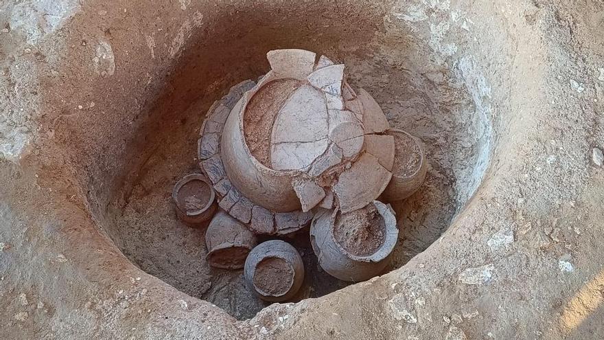 Documenten a Vilanera, a l&#039;Escala, més tombes de la necròpolis de la primera edat del Ferro