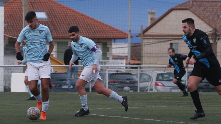 Álex y Dieguito, en un partido anterior ante el Chaín. |  // SANTOS ÁLVAREZ