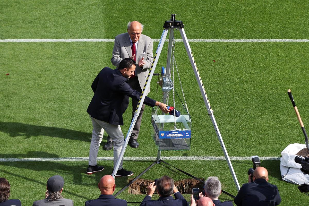 Colocación de la primera piedra del futuro Camp Nou