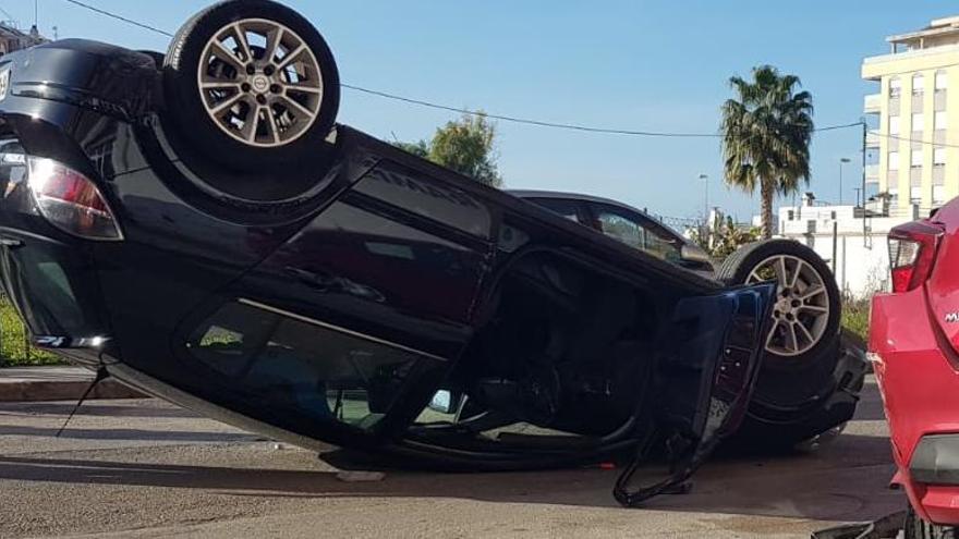 Duplica la tasa de alcohol tras volcar su coche en Dénia