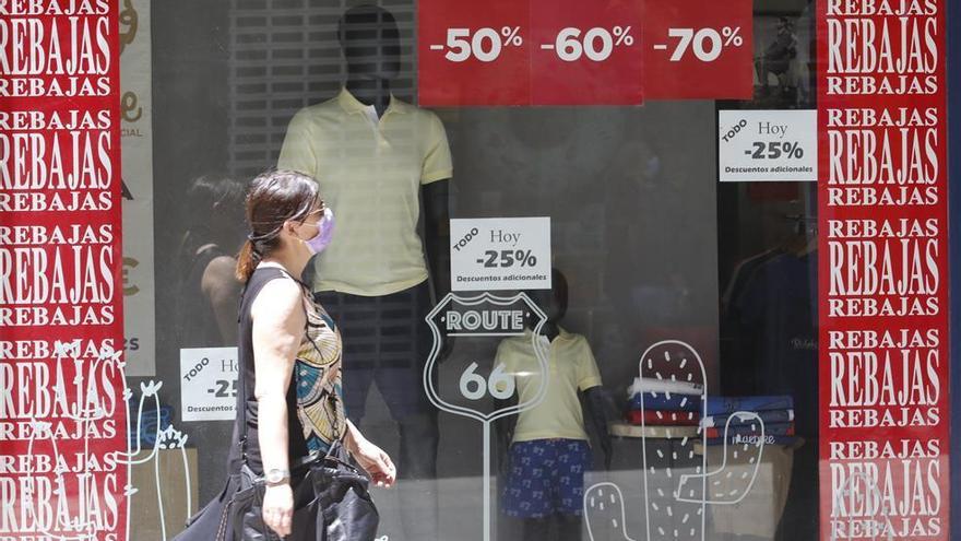 Los cordobeses gastarán 3 euros más en rebajas que la media andaluza