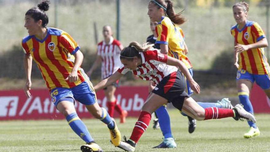 El Valencia jugó con la Senyera en Lezama