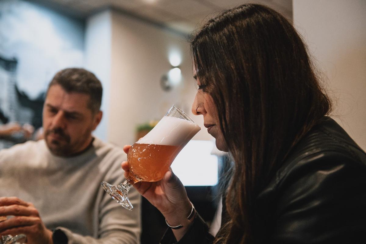 Cervezas Alhambra sigue apostando por experiencias singulares para disfrutar sin prisa, fusionando la gastronomía y la cerveza en encuentros que despiertan los sentidos.