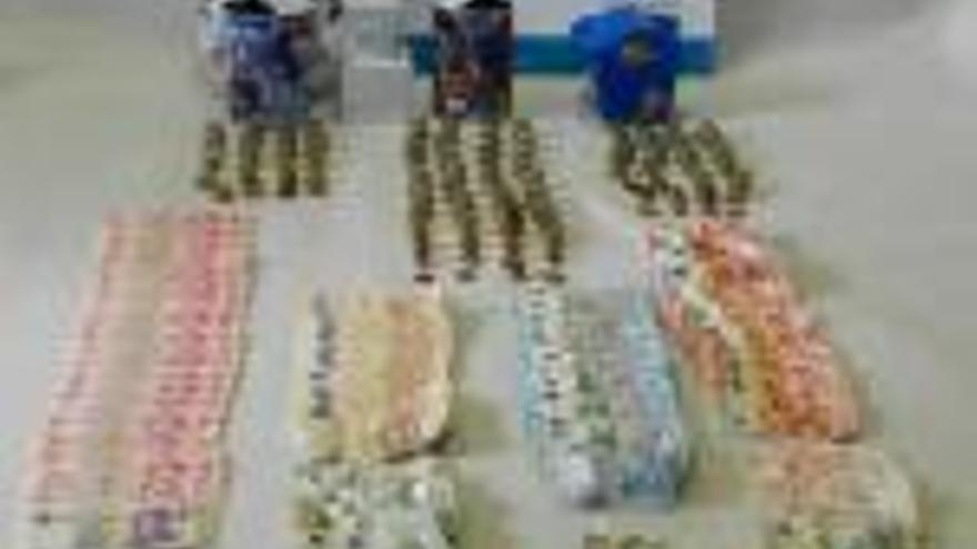 Arrestades per robar més de 2.400 euros i objectes de pisos