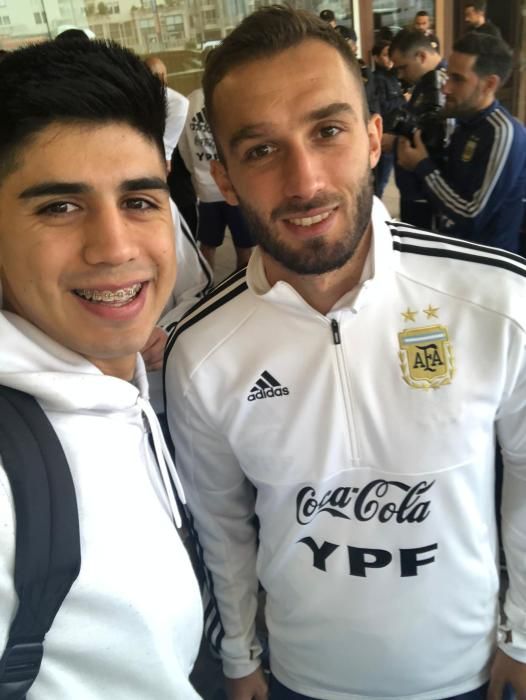 Los jugadores de Argentina hacen las delicias de sus fans en Mallorca