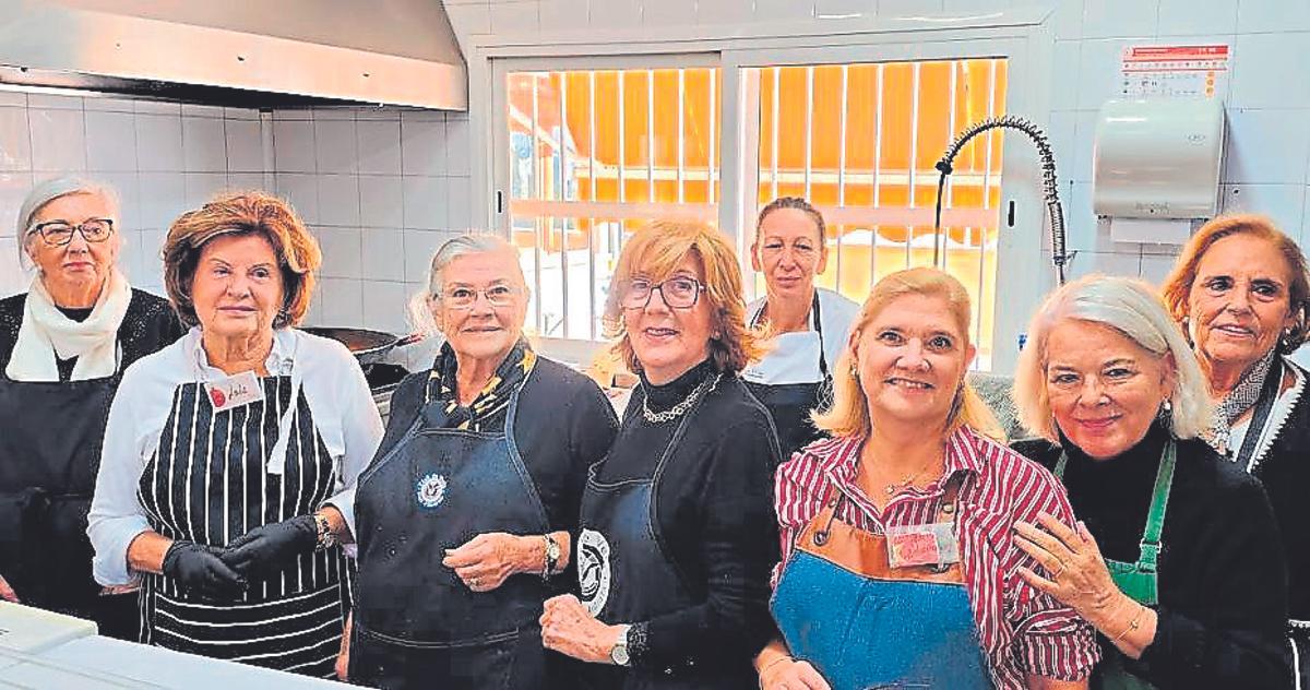 María Dolores, Lola, Paquita, Pilar, María Antonia, Joana, Miriam y Patri.