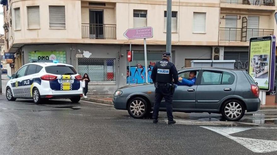 La policía de Gandia impone 357 multas en una semana por saltarse la cuarentena