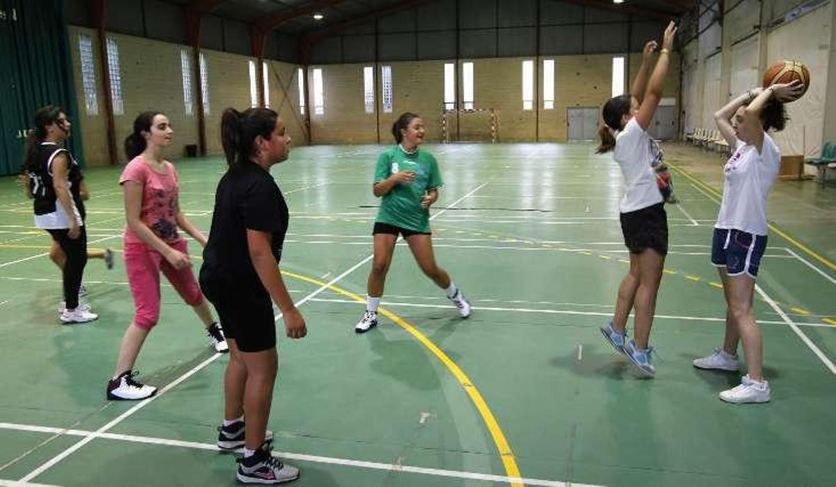 Imagen del primer entrenamiento del Basketdeza.