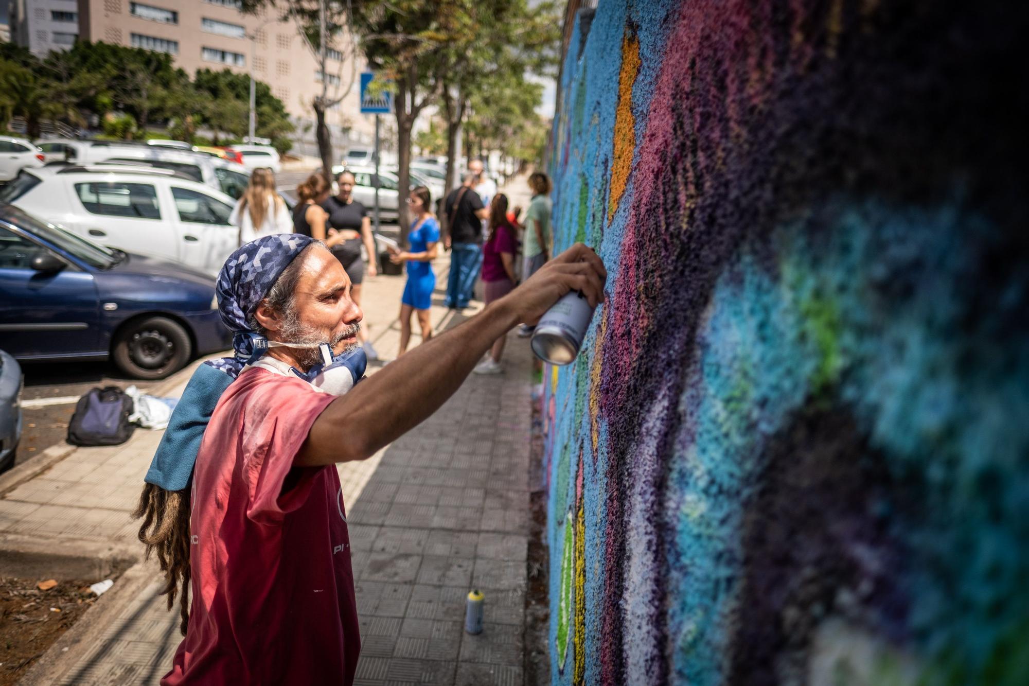 El IES María Rosa Alonso realiza un mural sobre la historia de Añaza