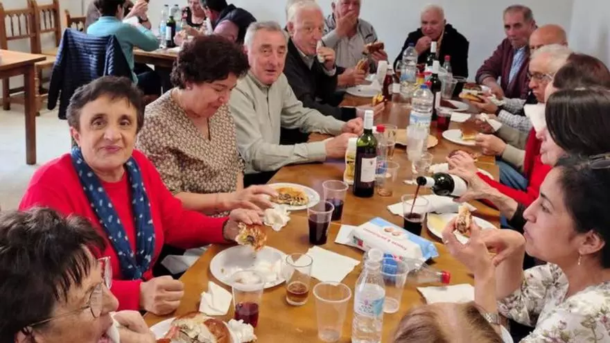 Amigos por Aguilón celebra el día de la hamburguesa