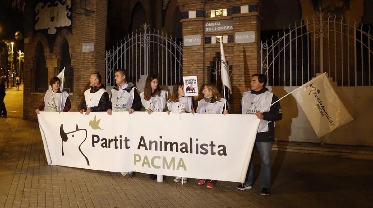 Antiaurinos concentrados este jueves en la Monumental.