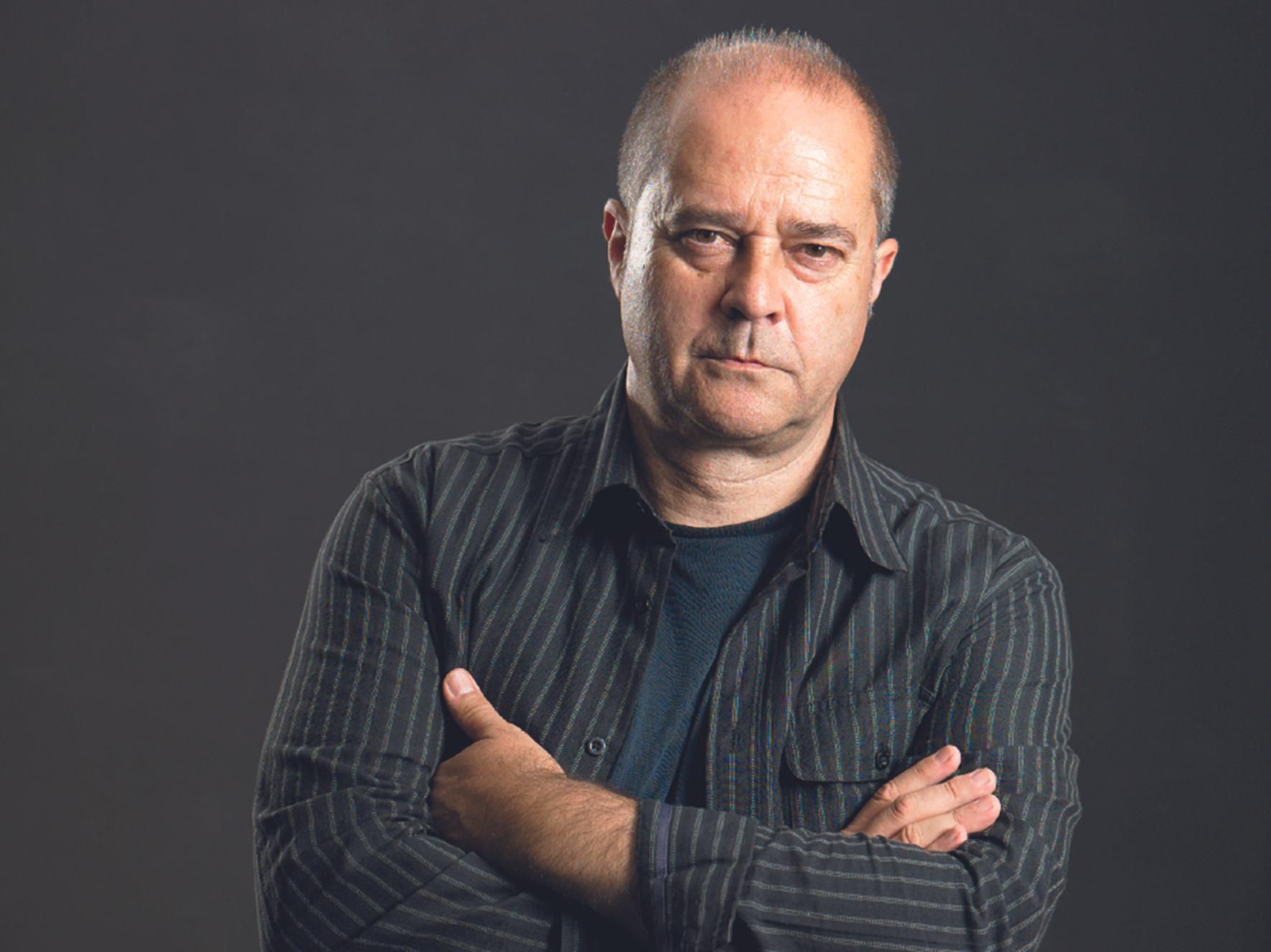 Pepe Barro, deseñador coruñés: "Este libro é un legado de todo o meu traballo"