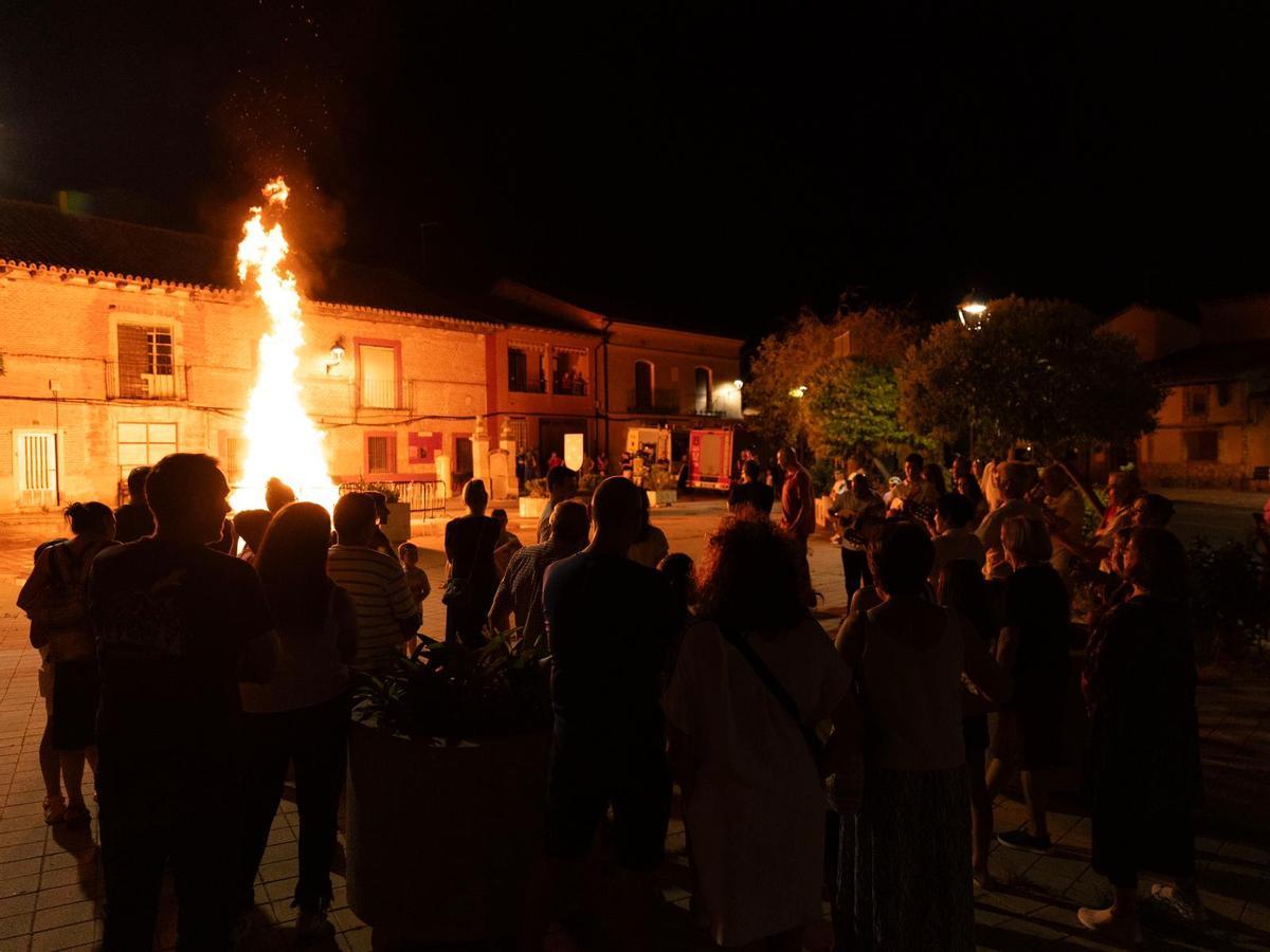 Una noche mágica en las hogueras de la noche de San Juan en Tagarabuena y Toro Una noche mágica en las hogueras de la noche de San Juan en Tagarabuena y Toro