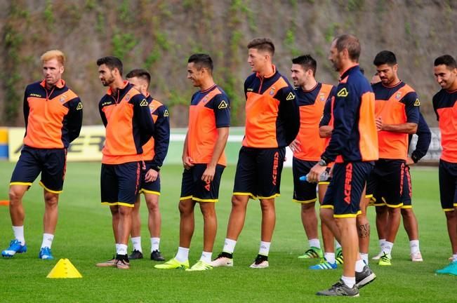 Entrenamiento de la UD Las Palmas en Barranco ...