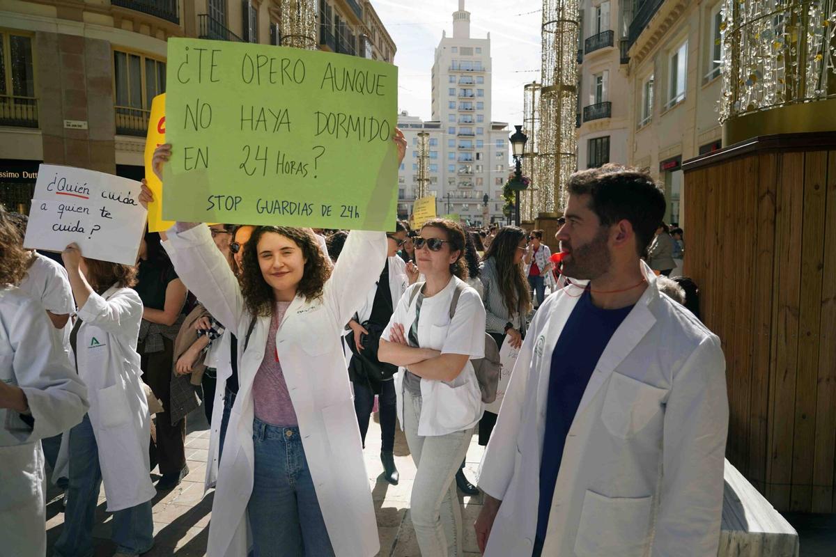 Más de medio millar de médicos de Málaga marchan por calle Larios en una nueva jornada de huelga Más de medio millar de médicos de Málaga marchan por calle Larios en una nueva jornada de huelga
