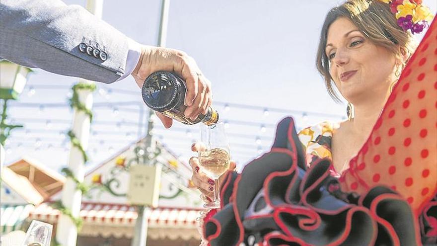 La fiesta del 1 de mayo desborda las previsiones en la Feria de Sevilla