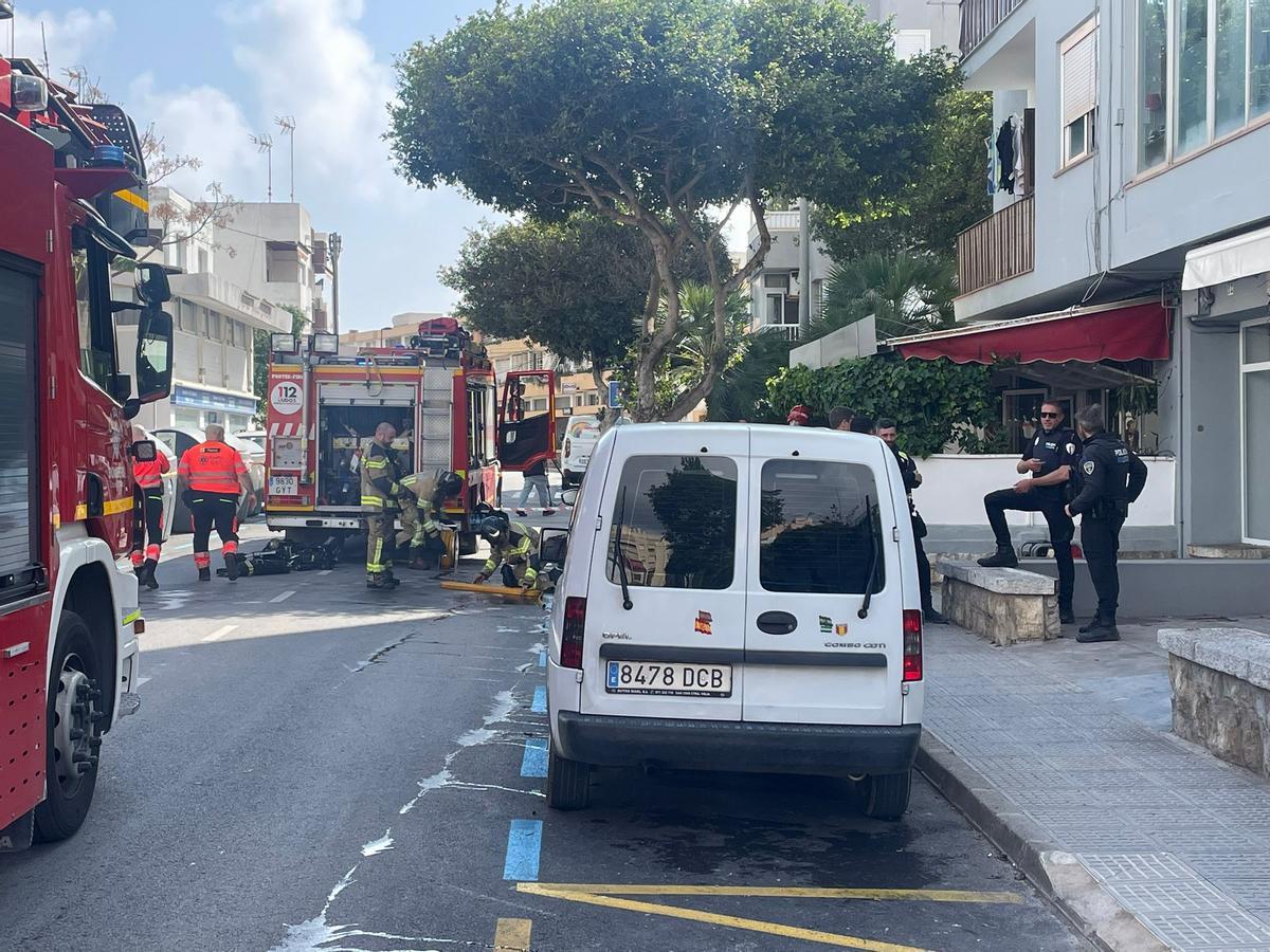 Todas las imágenes del incendio en una vivienda de ses Figueretes, en Ibiza Todas las imágenes del incendio en una vivienda de ses Figueretes, en Ibiza