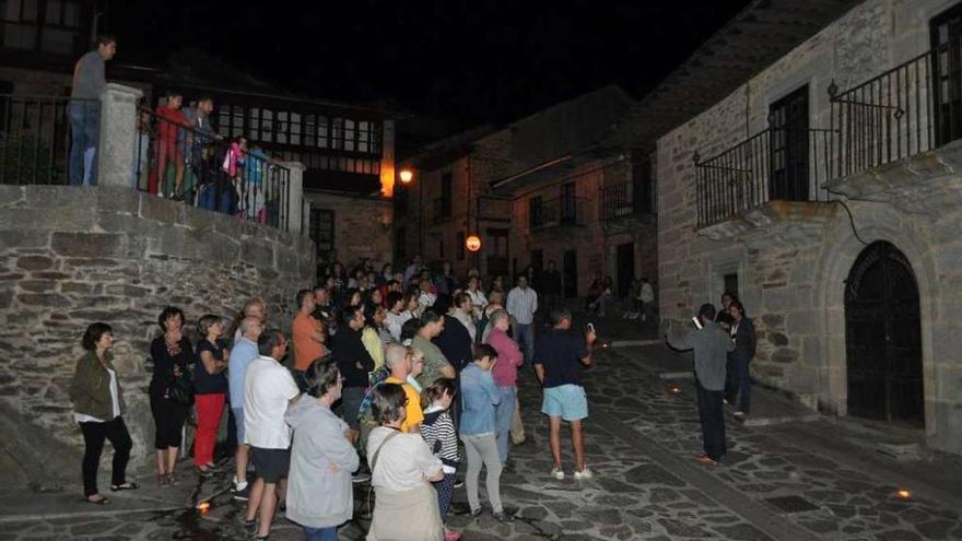 Visita guiada nocturna por las calles de Puebla de Sanabria.