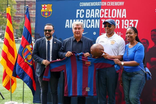 Acto de commemoración en Brooklyn de la gira americana del FC Barcelona el año 1937, en imágenes.