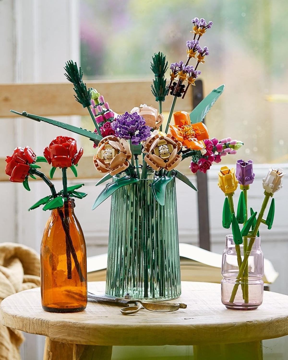 La primera colección de flores LEGO