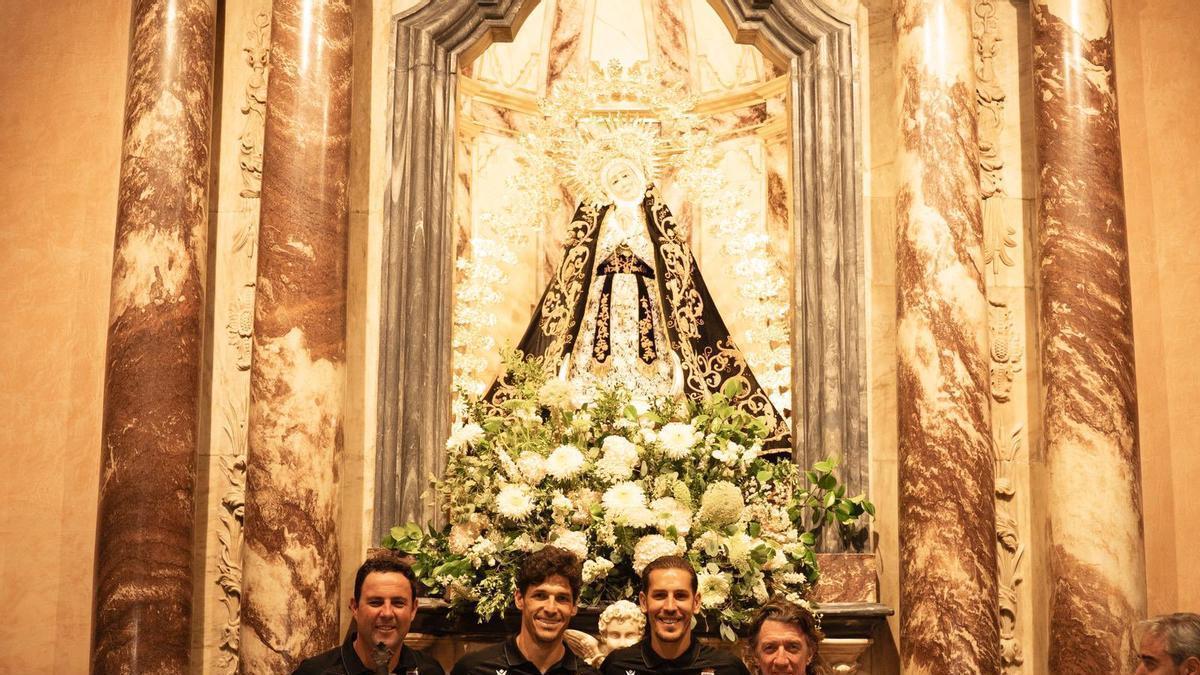 Vídeo | Ofrenda floral del CD Badajoza la Virgen de la Soledad