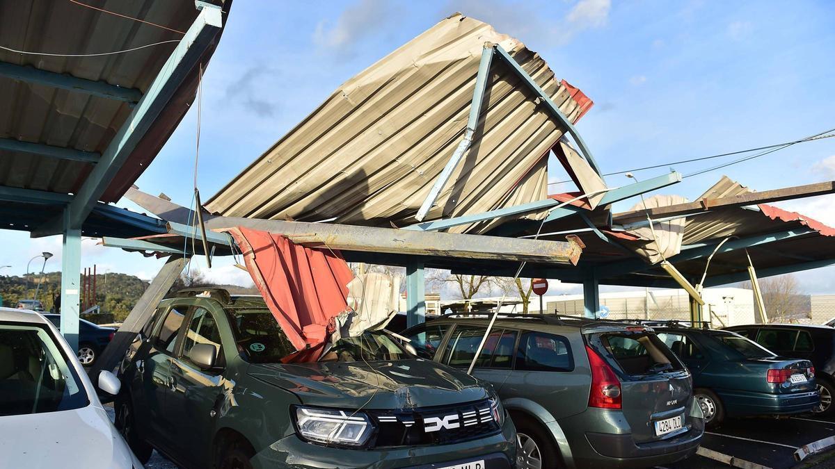 Vídeo | Así ha quedado la zona del Hospital de Plasencia tras el tornado