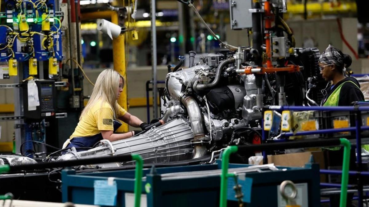 Trabajadores de una planta de General Motors en Flint, Michigan.