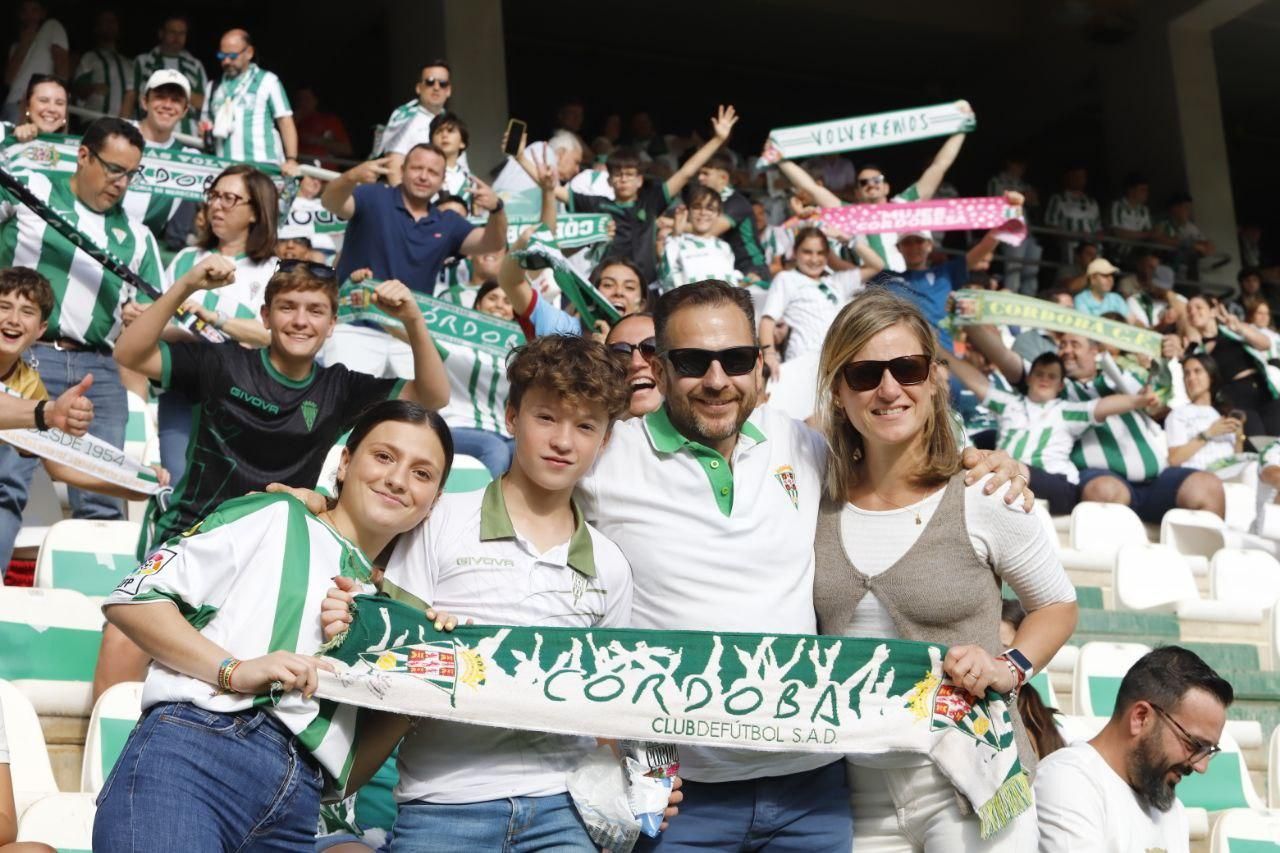 Córdoba CF-Ponferradina | Las imágenes de la afición blanquiverde en el play off de ascenso