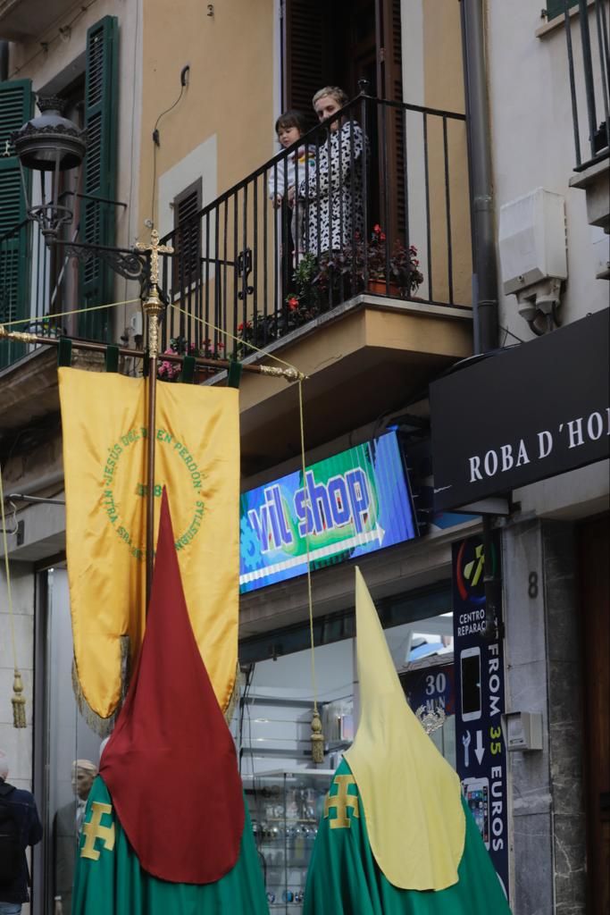 FOTOS | Semana Santa en Palma: procesión de los Estandartes