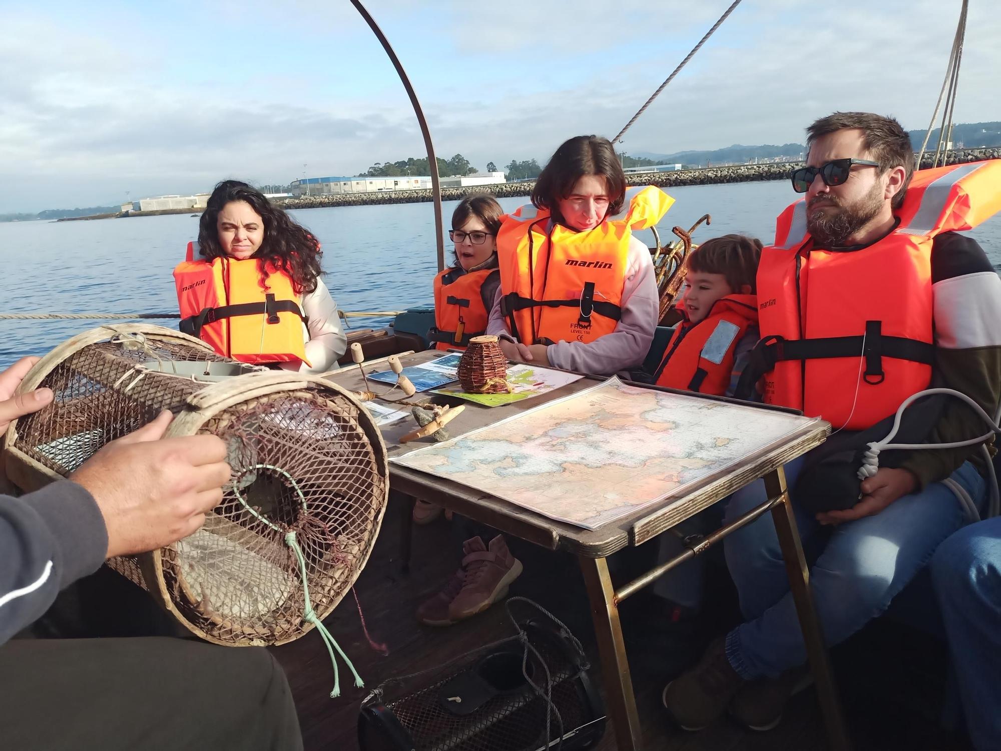 Asistentes a las actividades a bordo del "Chasula".