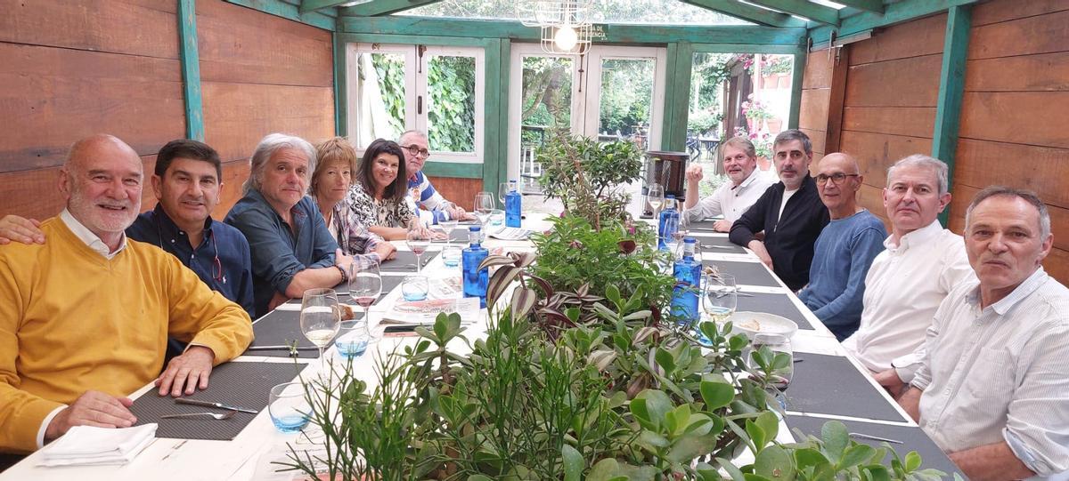 Comida de confraternidad en homenaje al profesor Xavier Varela.