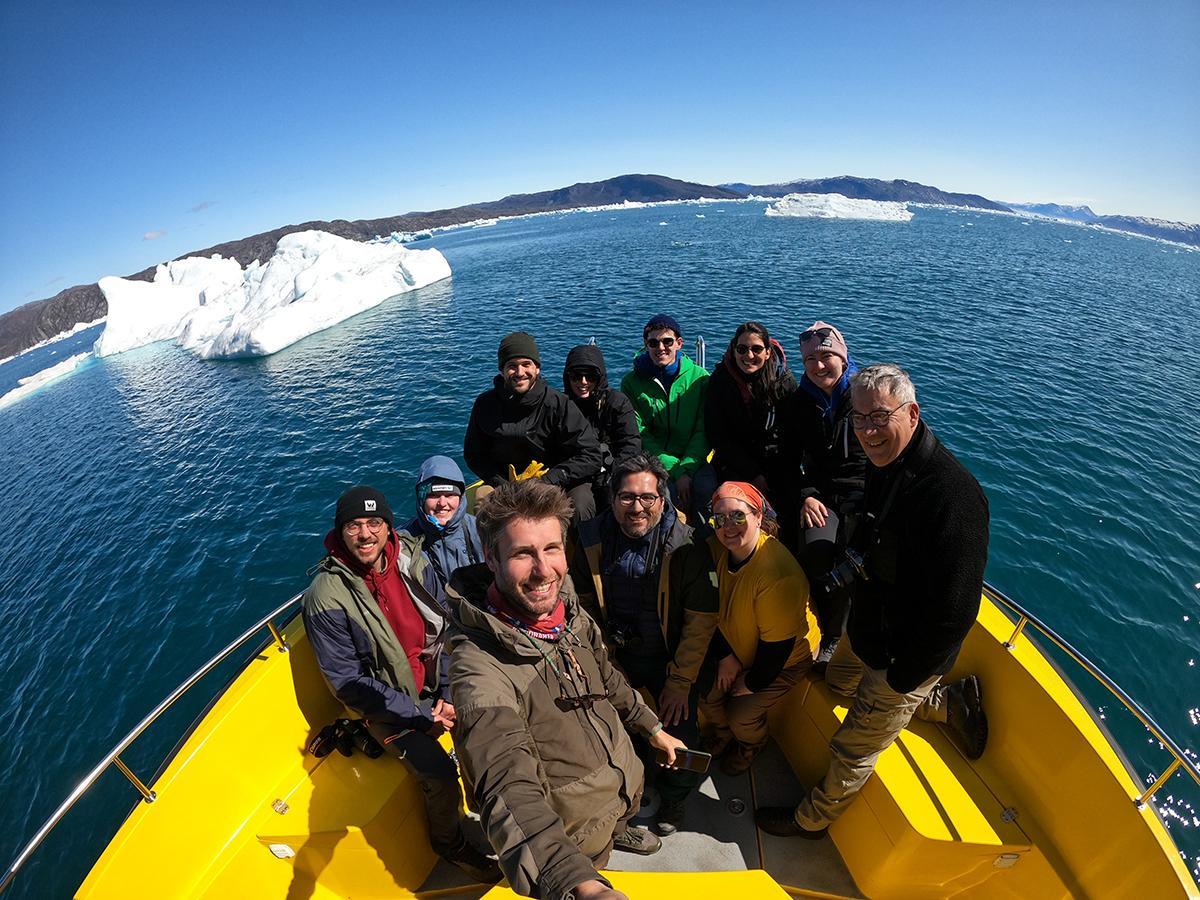 Con sus estudiantes, de expedición en Groenlandia.