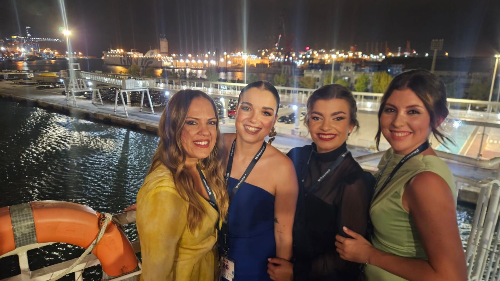 Las candidatas a Fallera Mayor zarpan del puerto de Valencia rumbo a Ibiza