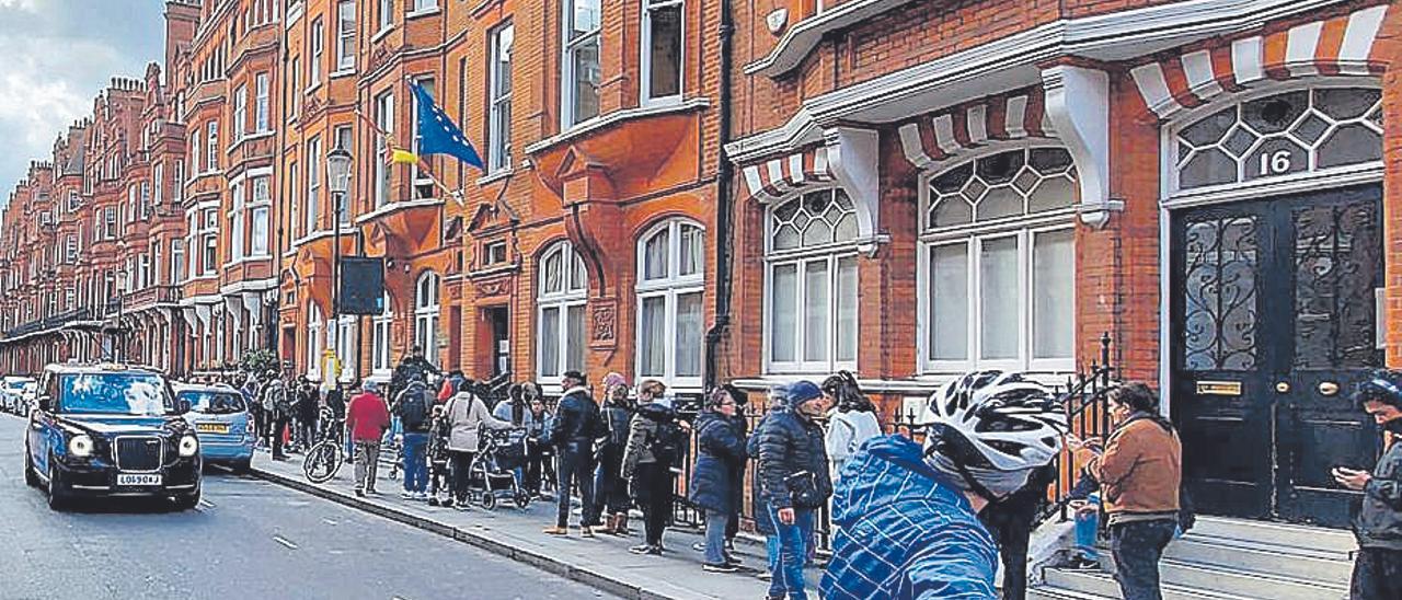La huelga en los consulados afecta a 15.400 valencianos de Reino Unido