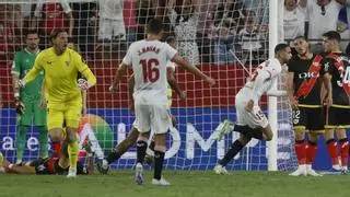 En-Nesyri salva un punto para el Sevilla en la última jugada del partido contra el Rayo