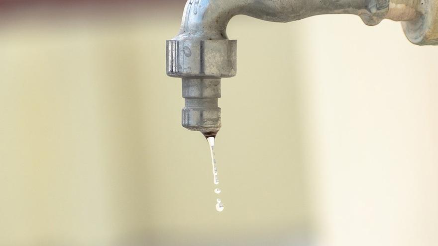 Las críticas empujan al Ayuntamiento de Málaga a fraccionar la subida en el recibo del agua