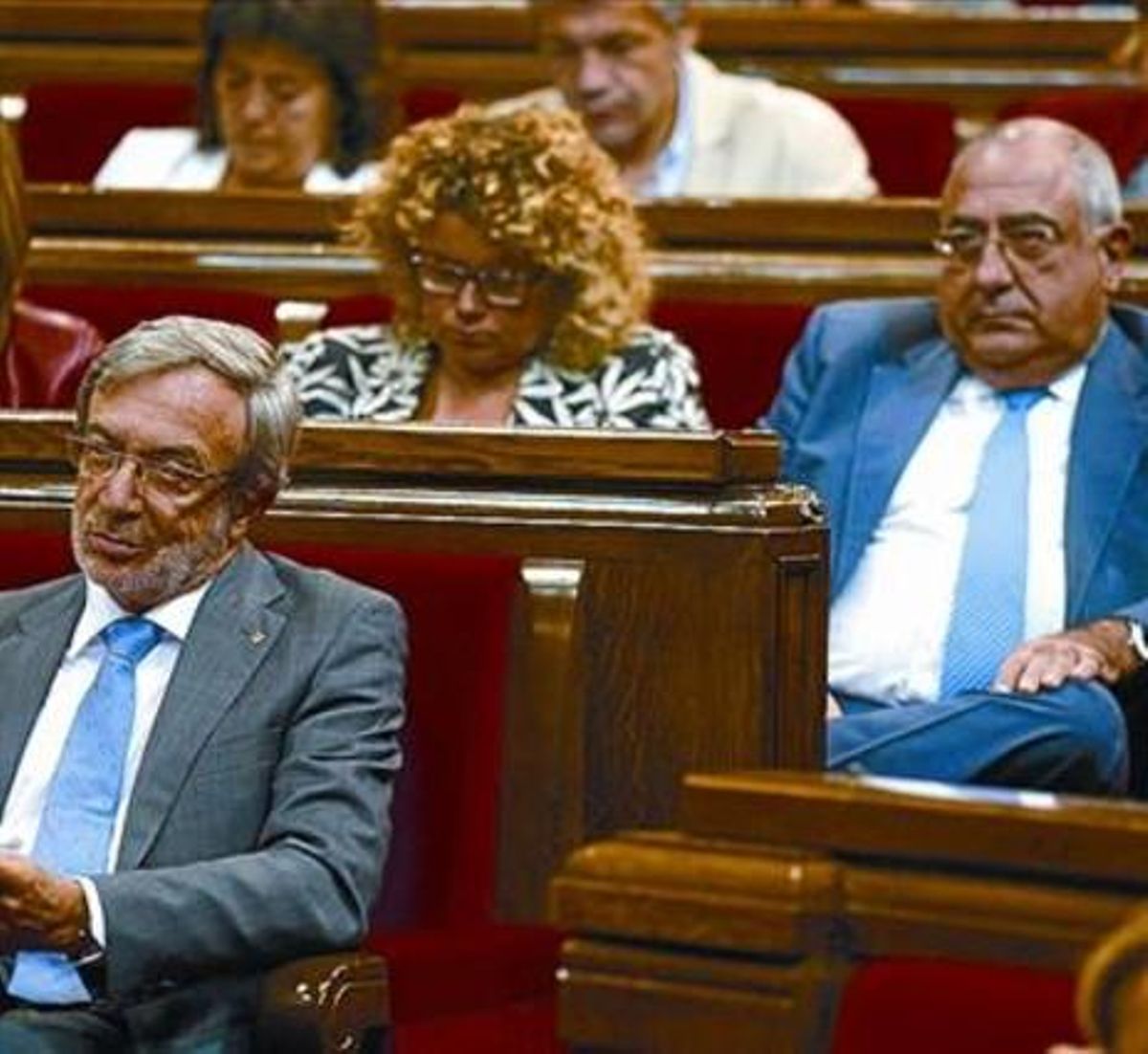 Marina Geli i Joaquim Nadal, darrere de Xavier Sabaté, al Parlament. Marina Geli i Joaquim Nadal, darrere de Xavier Sabaté, al Parlament.