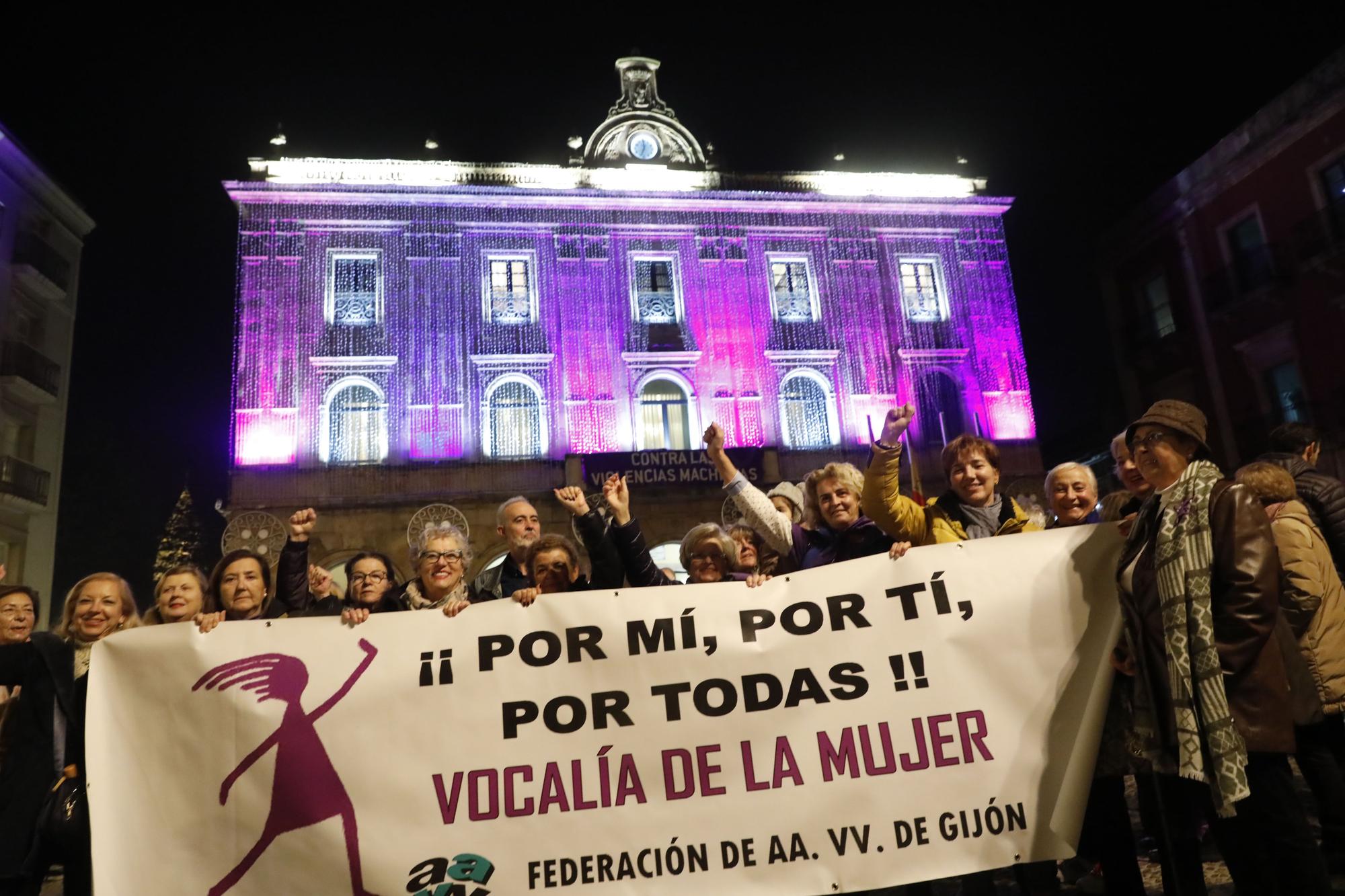 En imágenes: Gijón se cita en la plaza Mayor por el Día Internacional de la Eliminación de la Violencia contra las Mujeres