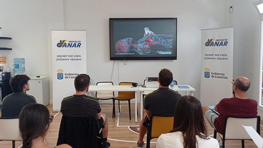 Canarias forma a jueces y árbitros en primeros auxilios para mejorar la seguridad deportiva