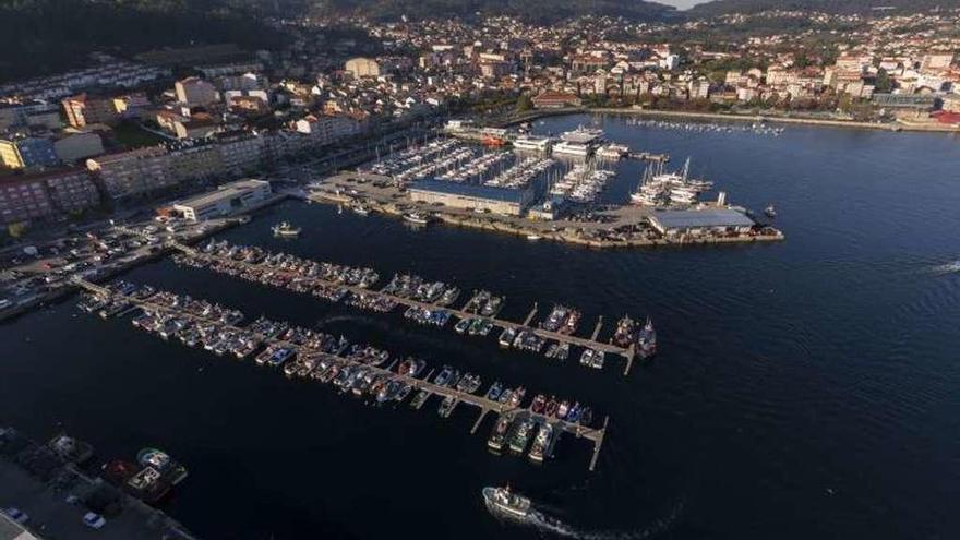 Vista área del puerto de Cangas. // Gonzalo Núñez