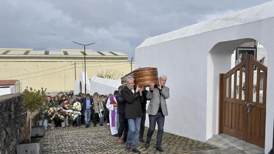 El Hierro despide al expresidente insular Inocencio Hernández