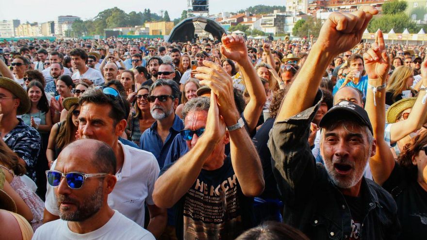 Espectadores durante la actuación de Andrés Calamaro en el Atlantic Fest. | Iñaki Abella
