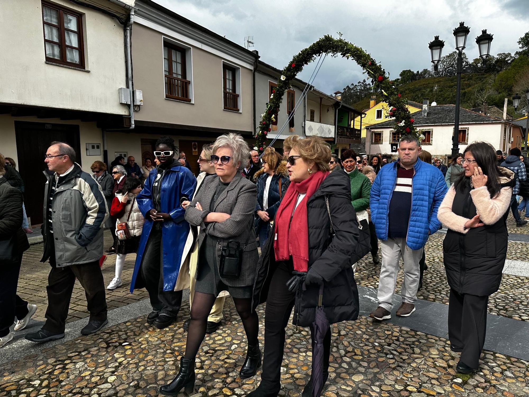 El "especial" domingo de Pascua de Piantón (Vegadeo), el pueblo que mantiene viva una tradición del siglo XVII