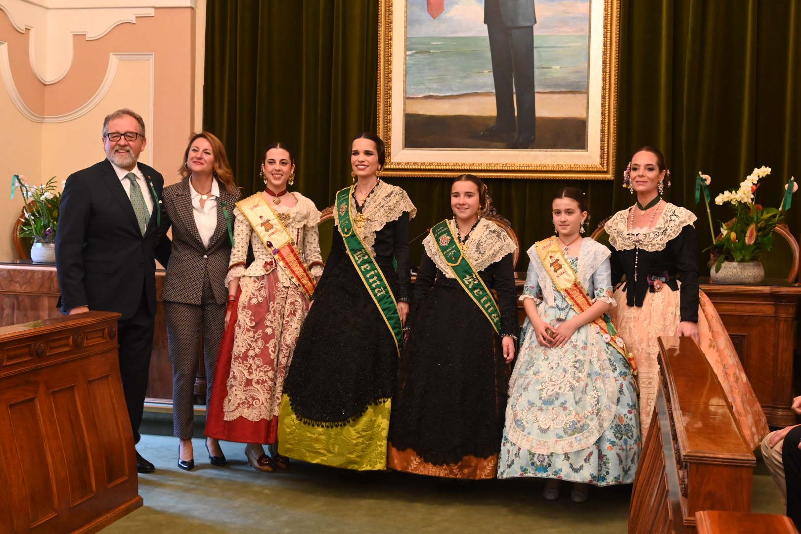 Galería de imágenes: Recepción de las reinas de los pueblos en el Ayuntamiento de Castelló