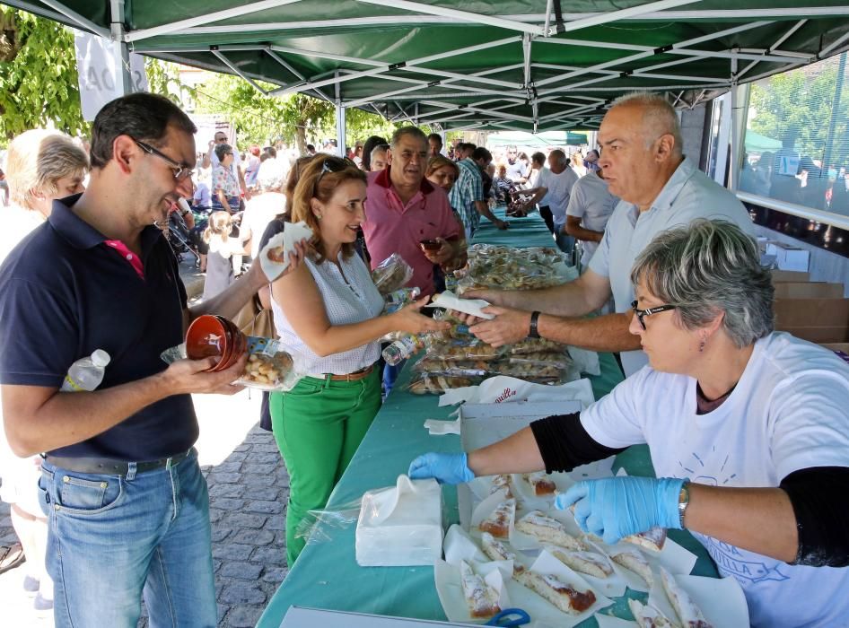 La villa miñorana recupera su tradicional fiesta y despacha 30.000 unidades.